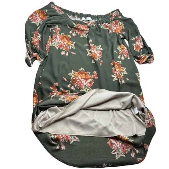 Chic Floral Off-the-Shoulder Dress by Joompy‎ USA - Picture 4 of 6